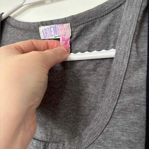 🎉4/30$🎉 Ardene Graphic Top - Size Small - Picture 3 of 5